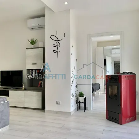 Cristallo Apartment - Accesso Gratuito A Parco Acquatico Desenzano del Garda Exterior photo